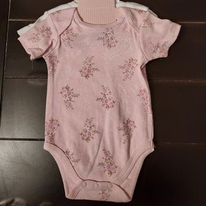 😊 4 for $20 Sale!  Macy's 2 Pack Body Suits Size 0-3 Months
